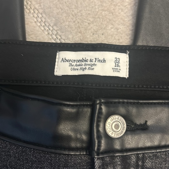 Abercrombie Ankle Straight Ultra High Rise Jeans - Picture 5 of 6